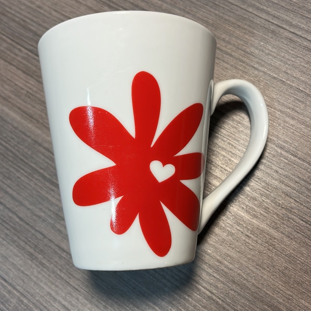 🌺 Starbucks 2014 Red Daisy Heart ❤️ Mug White 13 oz